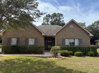 82 Camellia Ct, Freeport, FL 32439