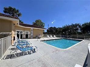 Nob Hill Landings Condomi — Photo 2
