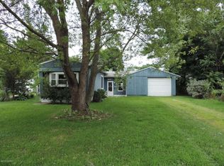 9 Beechwood St, Hartford, MI 49057