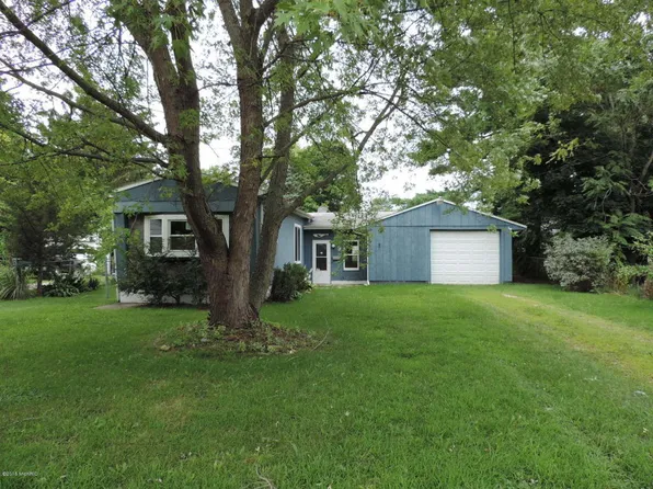 9 Beechwood St, Hartford, MI 49057