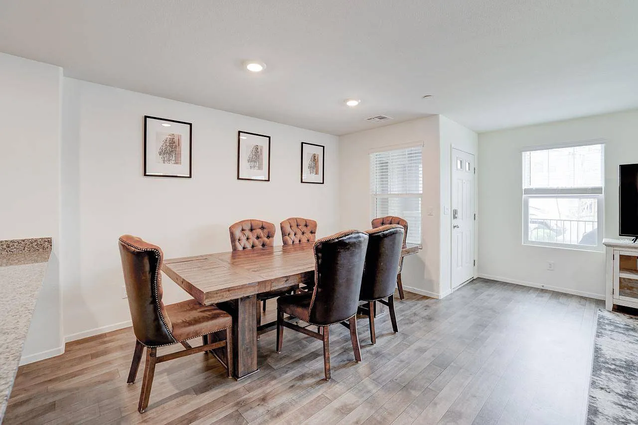 3 bed, 1407 sqft, $1,900 — Photo 4