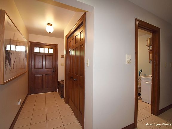 4th image of 295 N Kingsway Dr