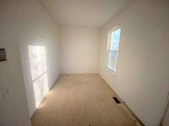 3rd image of 257 S Quail Hollow Ct