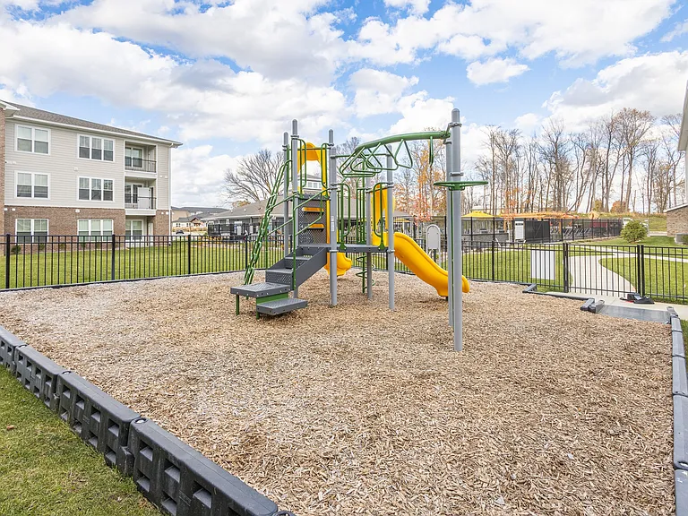 Arbour Place Apartments — Photo 41