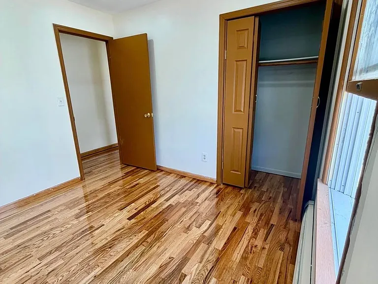 110 Humphrey Ave — Photo 9