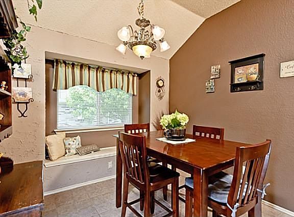 5th image of 621 Desoto Dr