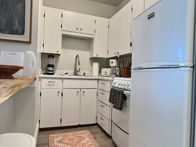 140 Pine St #3 — Photo 16