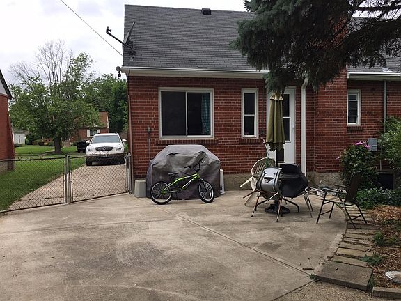 5th image of 168 Carmen Ave
