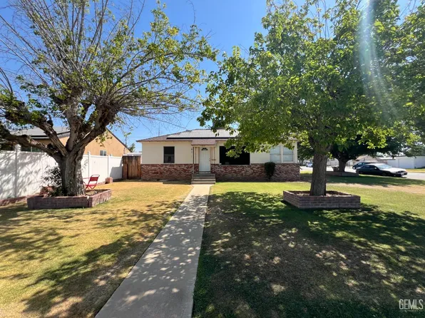 800 Ann Arbor Dr, Bakersfield, CA 93308