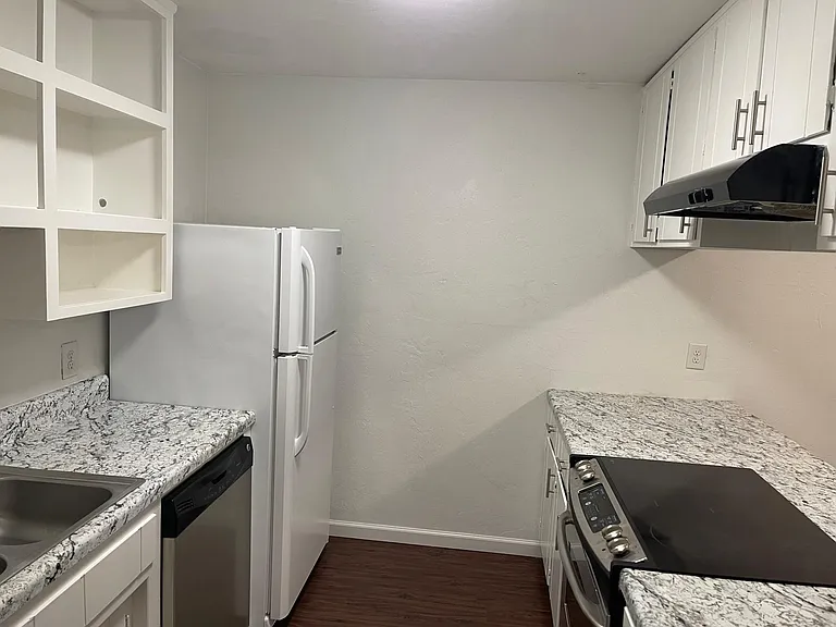 124 Locke St #B — Photo 7