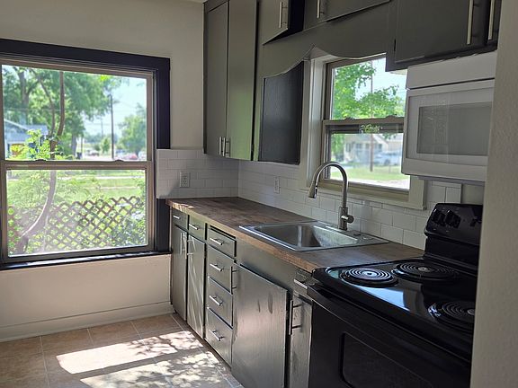 2nd image of 1611 W Avenue C