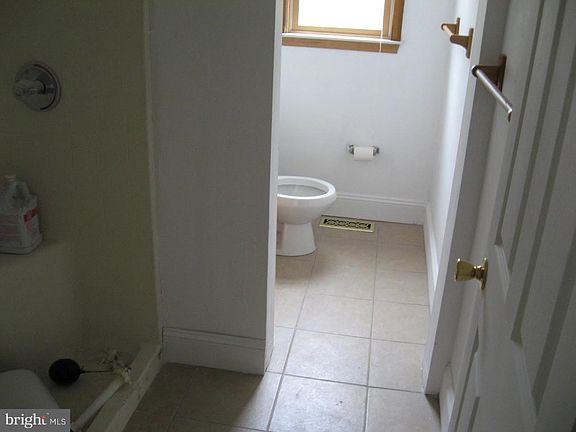 3rd image of 468 Hillcrest Dr