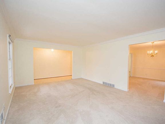 3rd image of 1607 Woodluck Ave