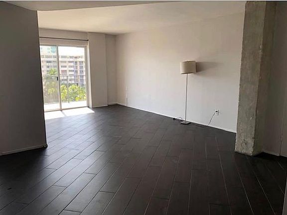4th image of 899 West Ave #Phe