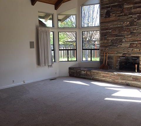 3rd image of 15875 Oak Glen Ave