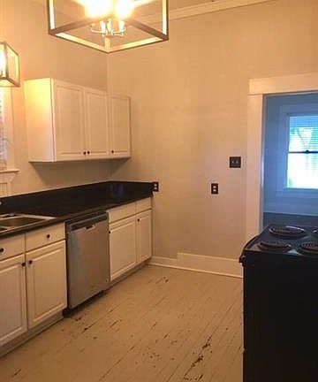 5th image of 310 S Fannin St