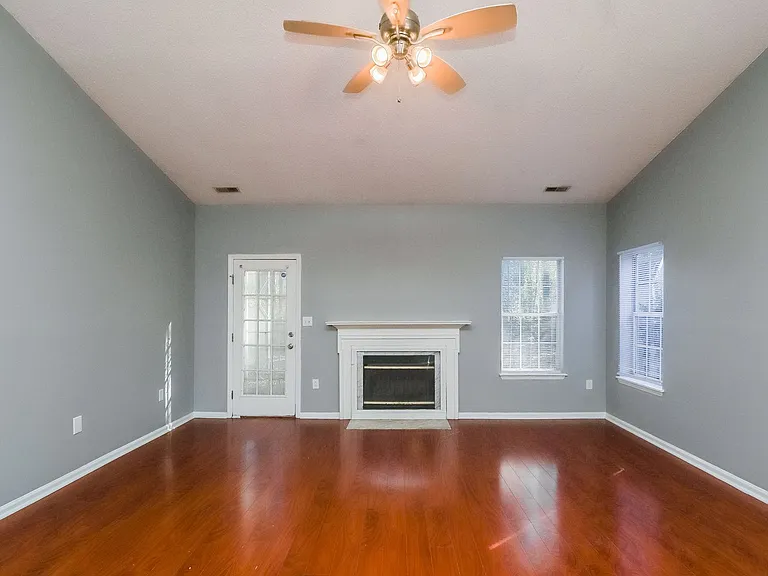3606 Briarthorne Dr — Photo 3