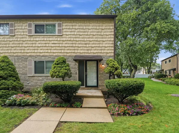 1610 Tahoe Circle Dr, Wheeling, IL 60090