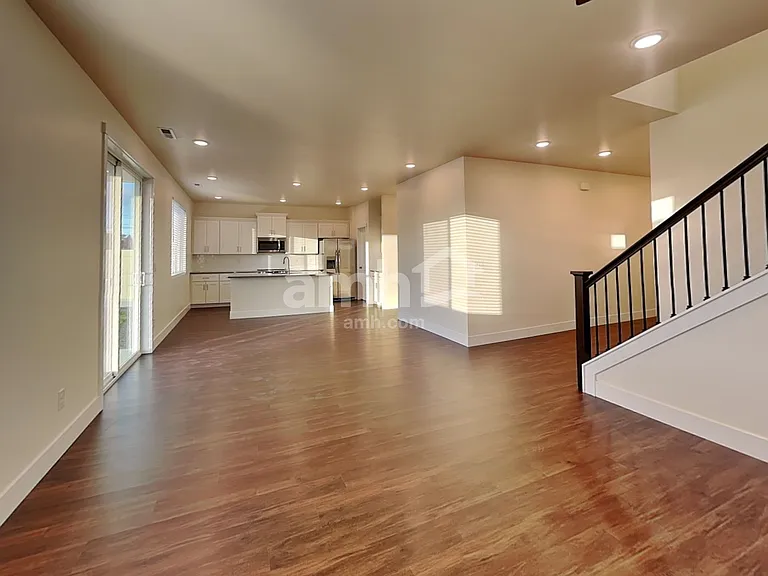 1559 N Garnet Creek Ave — Photo 5