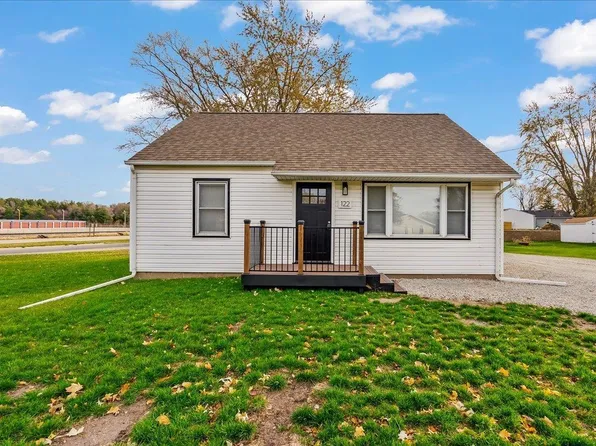 122 Gilbertville Rd, Elk Run Heights, IA 50707