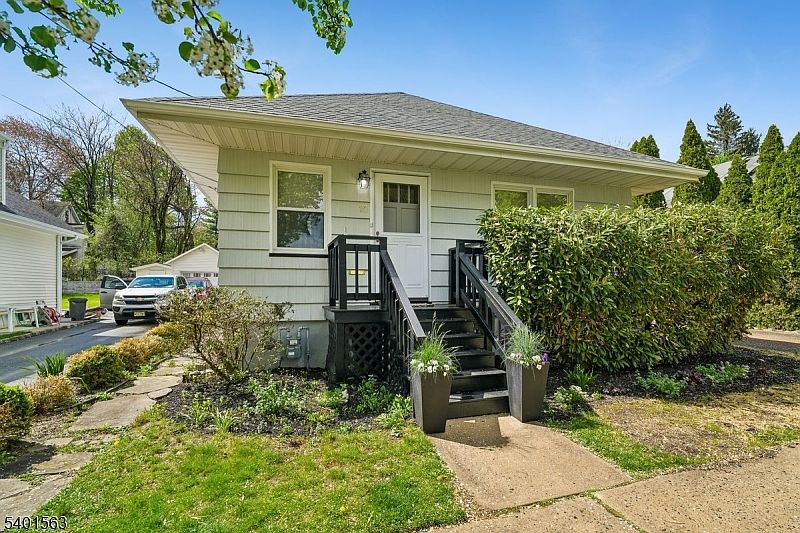 1st image of 10 Sunnyside Pl
