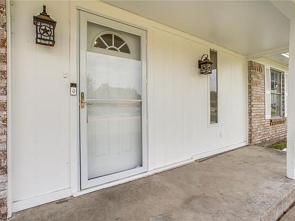 5th image of 623 Steger Dr