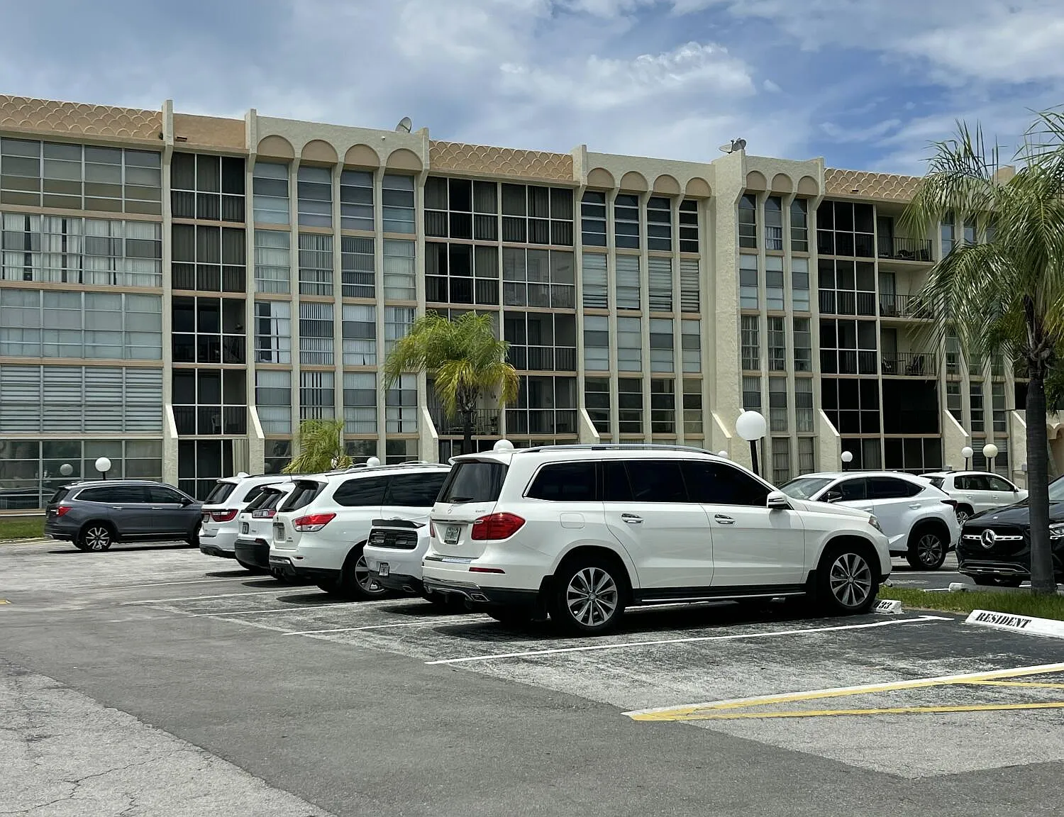 1 bed, 1.0 bath, 820 sqft, $1,600 — Photo 1
