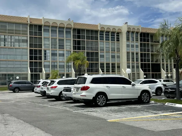 801 Three Islands Boulevard #306, Hallandale Beach, FL 33009