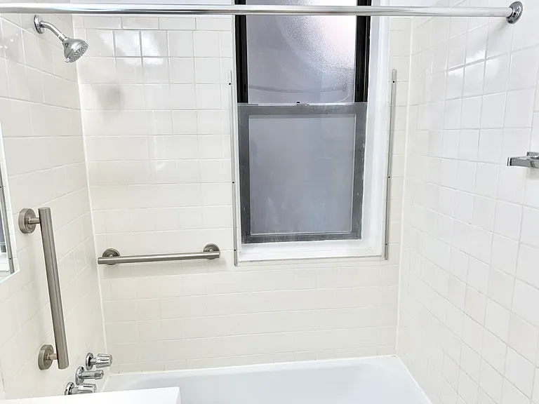 913 W Sheridan Rd #3 — Photo 12