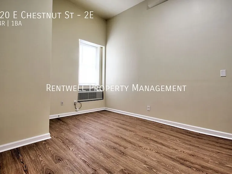 220 E Chestnut St #2E — Photo 4