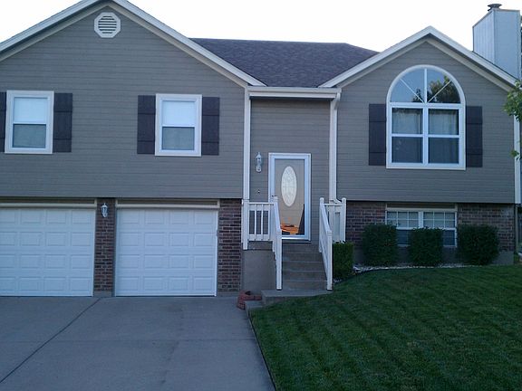 3rd image of 204 Pebblebrook Ln