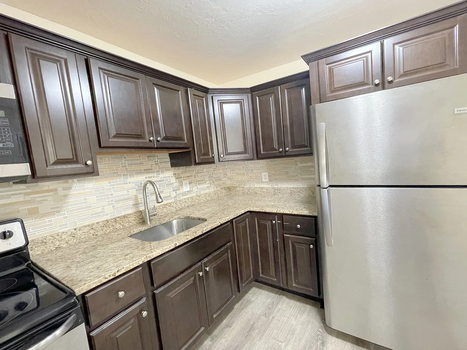 2 bed, 1000 sqft, $1,795 — Photo 4