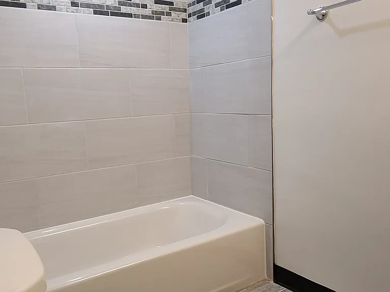 231 Roup Ave #2 — Photo 9