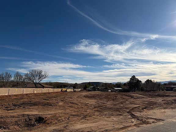 2nd image of 417 W Sugar Leo Rd