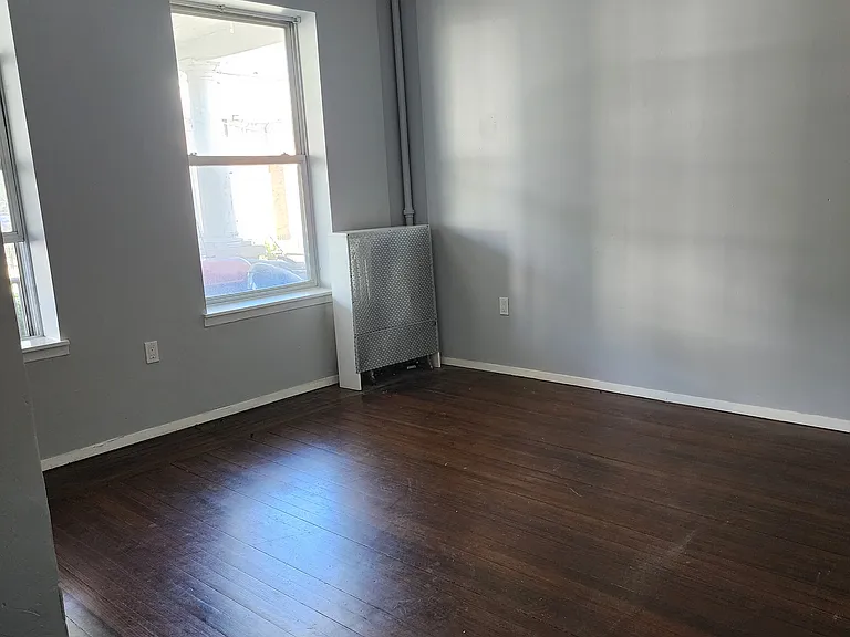 130 W 4th St #1C — Photo 6