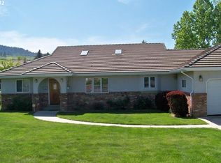 706 S Hillcrest Dr, La Grande, OR 97850