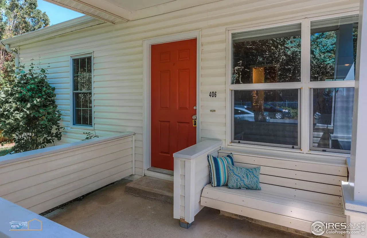 406 E Geneseo St — Photo 2