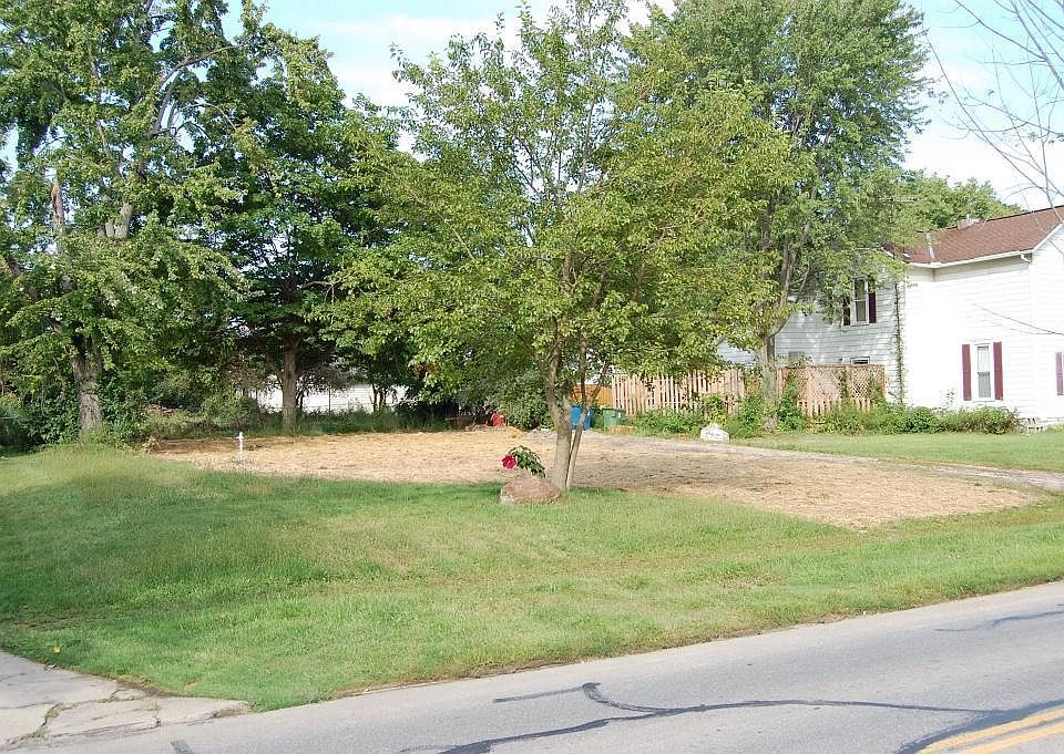 1st image of 712 W 5th St