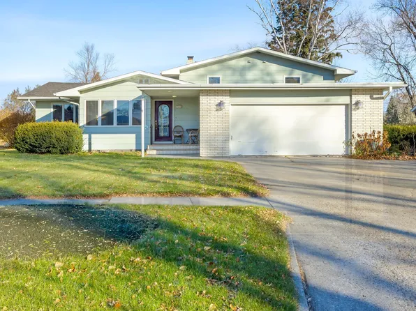 909 Southwood Dr S, Fargo, ND 58103