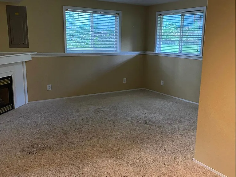 211 S Riverwood Ct — Photo 7