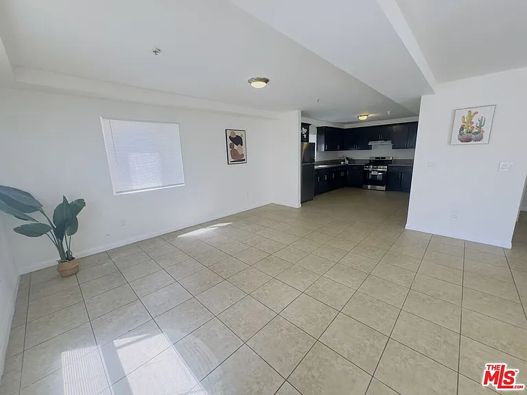 10605 Avalon Blvd — Photo 11