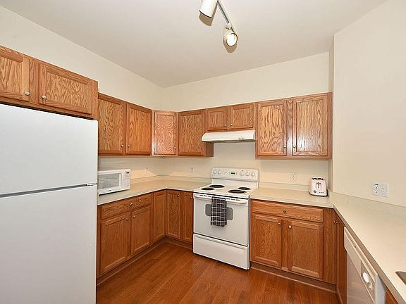 4th image of 3930 S Lake Dr #340