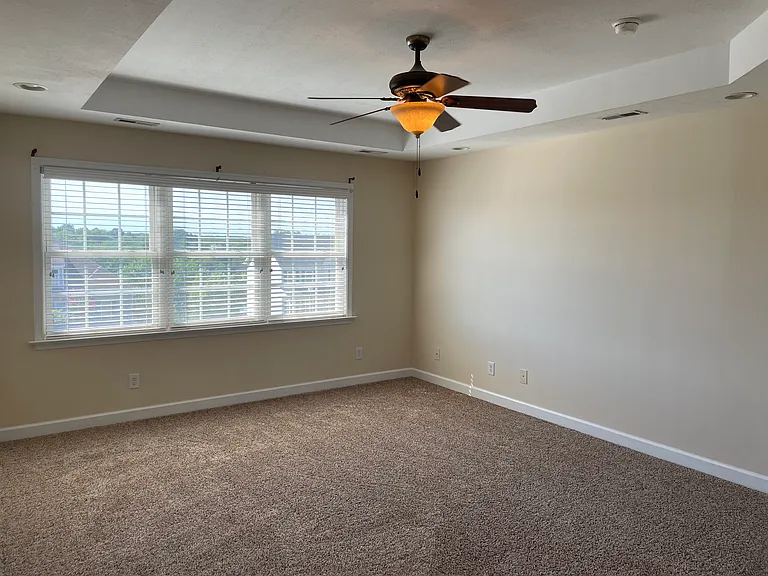 1184 Farmington Dr — Photo 22