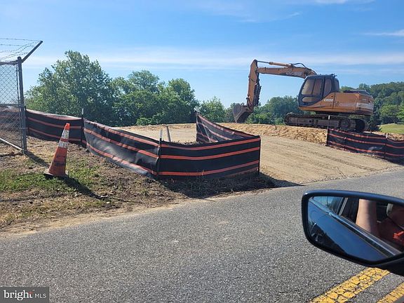 3rd image of 225 Dares Wharf Rd