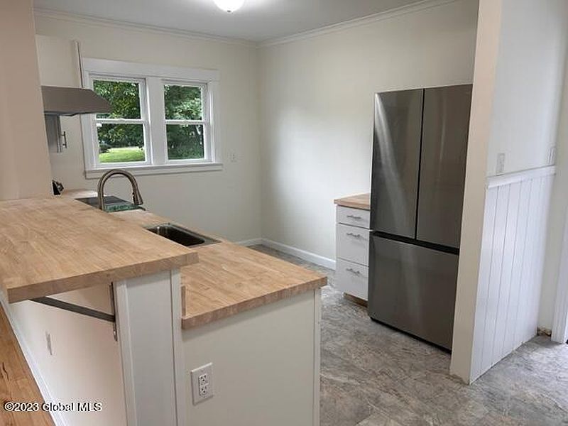 5th image of 2930 Troy Schenectady Road