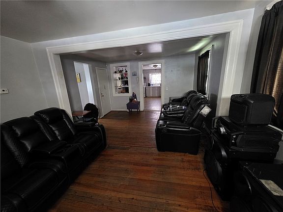 4th image of 124 Gray St