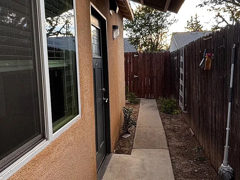 7922 Lindley Ave — Photo 8