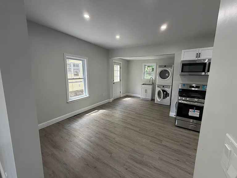 73-75 Draper Ave #75 — Photo 4
