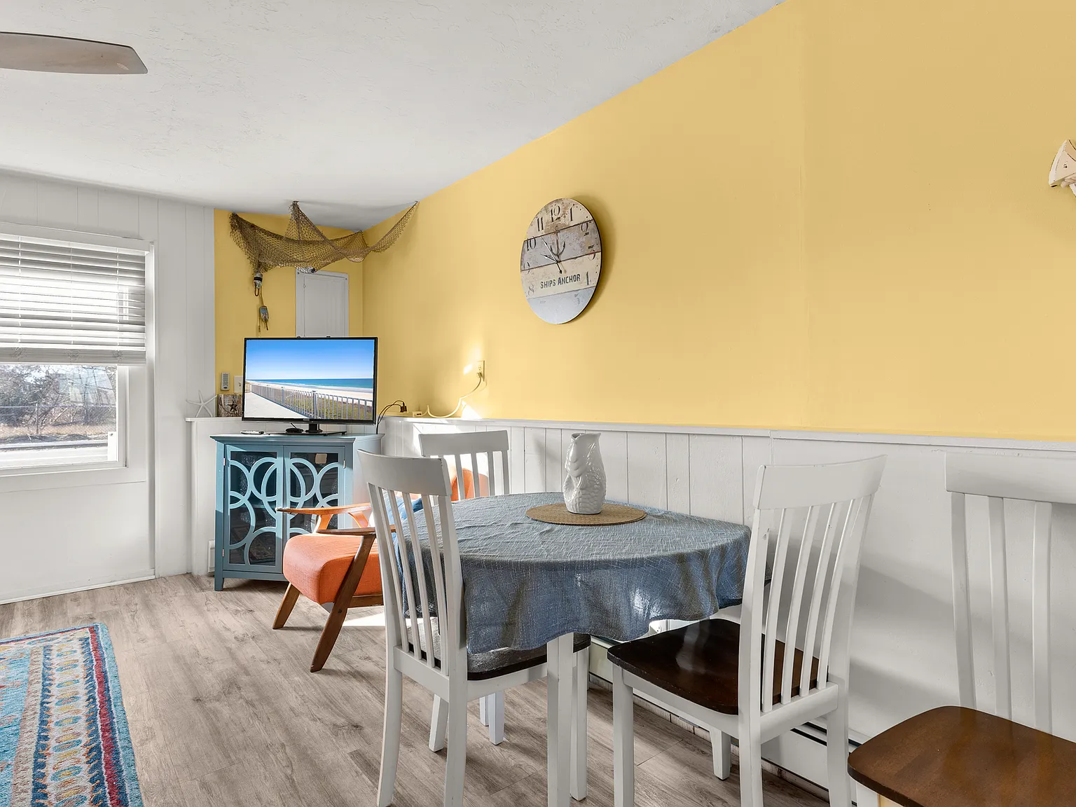 3 bed, 1.5 bath, 900 sqft, $2,400 — Photo 4