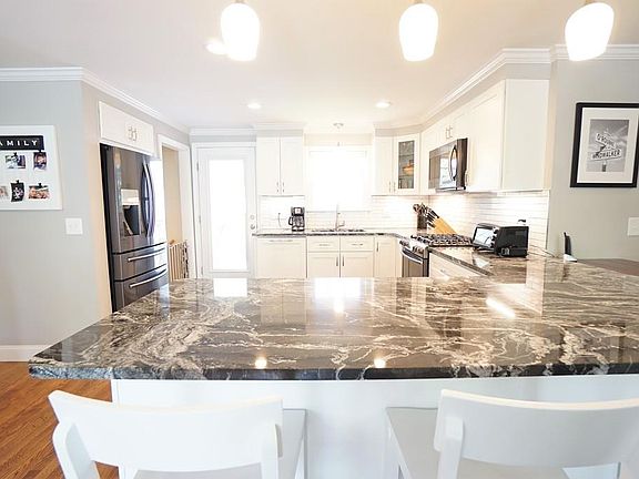 5th image of 17 Cortland Dr